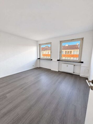 Saniert, zentral, sofort frei – 2 Zimmer in Hagen-Mitte, 58095 Hagen, Etagenwohnung